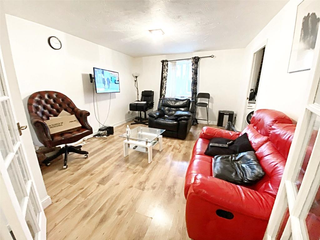 Martini Drive, Enfield, EN3 2 bed flat £1,350 pcm (£312 pw)