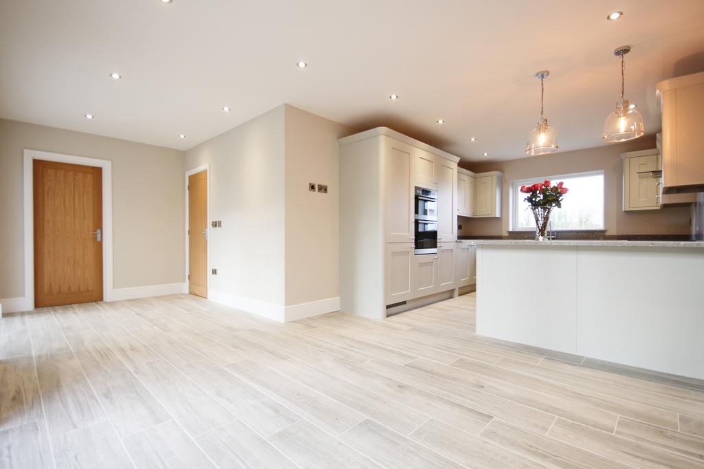 Kitchen/Dining Area