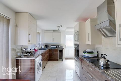 32 Bembridge Gardens, Luton, LU3 3SJ