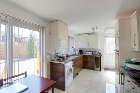 32 Bembridge Gardens, Luton, LU3 3SJ