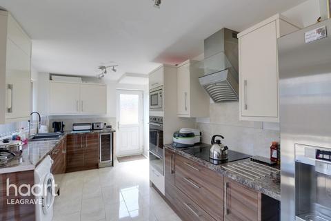 32 Bembridge Gardens, Luton, LU3 3SJ