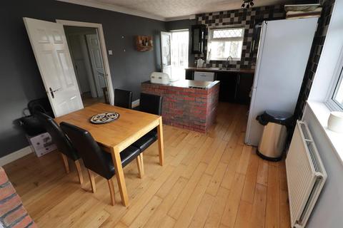 292 North Road, Yate, Bristol, BS37 7LL
