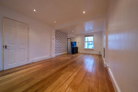 3 bedroom terraced house to rent, Station Road, Helston