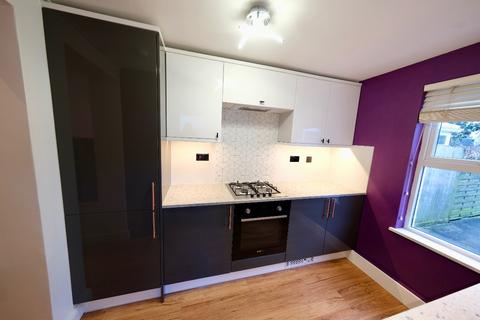 3 bedroom terraced house to rent, Station Road, Helston