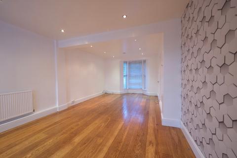 3 bedroom terraced house to rent, Station Road, Helston