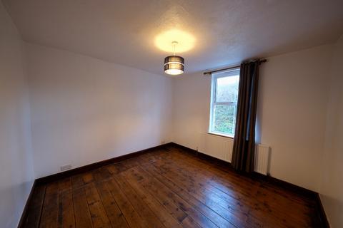 3 bedroom terraced house to rent, Station Road, Helston