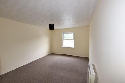 2 bedroom flat to rent, Meneage Street, Helston