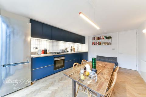 20 Beeston Close, London, E8 2HG