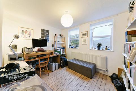 20 Beeston Close, London, E8 2HG