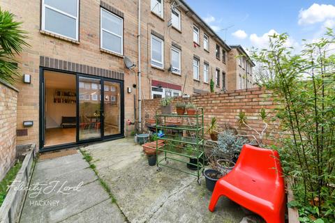 20 Beeston Close, London, E8 2HG