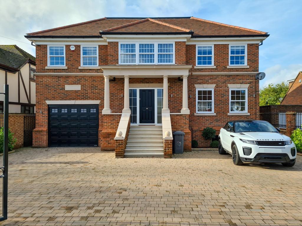 Wraysbury, Berkshire 5 bed detached house £1,350,000
