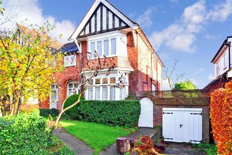 22 Russell Road, Buckhurst Hill, IG9 5QJ