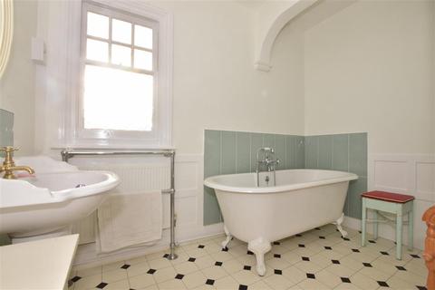 22 Russell Road, Buckhurst Hill, IG9 5QJ