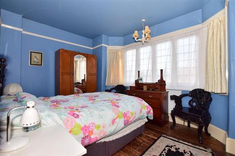 22 Russell Road, Buckhurst Hill, IG9 5QJ