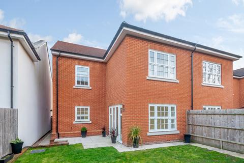 6 Goodchild Square, Odiham, Hook, RG29 1FA