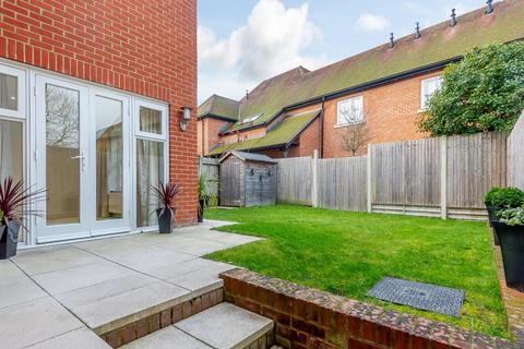 6 Goodchild Square, Odiham, Hook, RG29 1FA