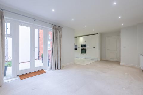 6 Goodchild Square, Odiham, Hook, RG29 1FA