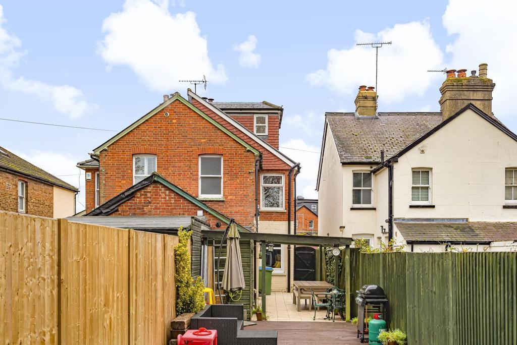 Daisy Cottages, Denby Road, Cobham, KT11 4 bed semidetached house for