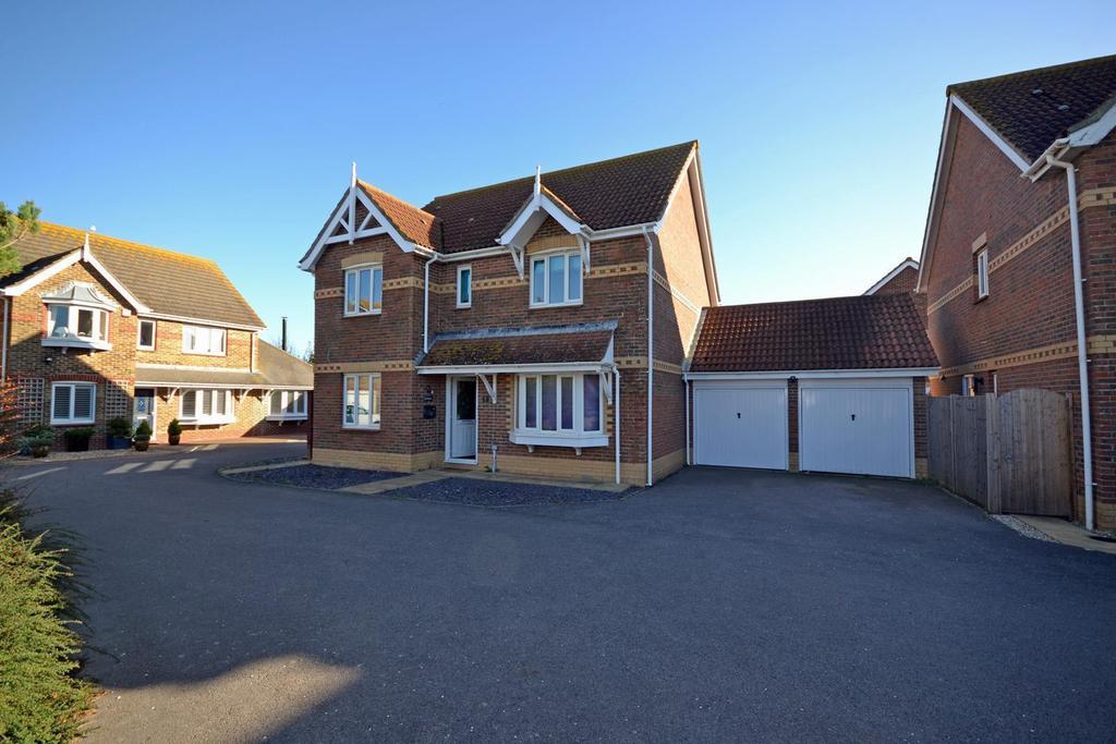 Beacon Drive, Selsey, PO20 4 bed detached house £455,000