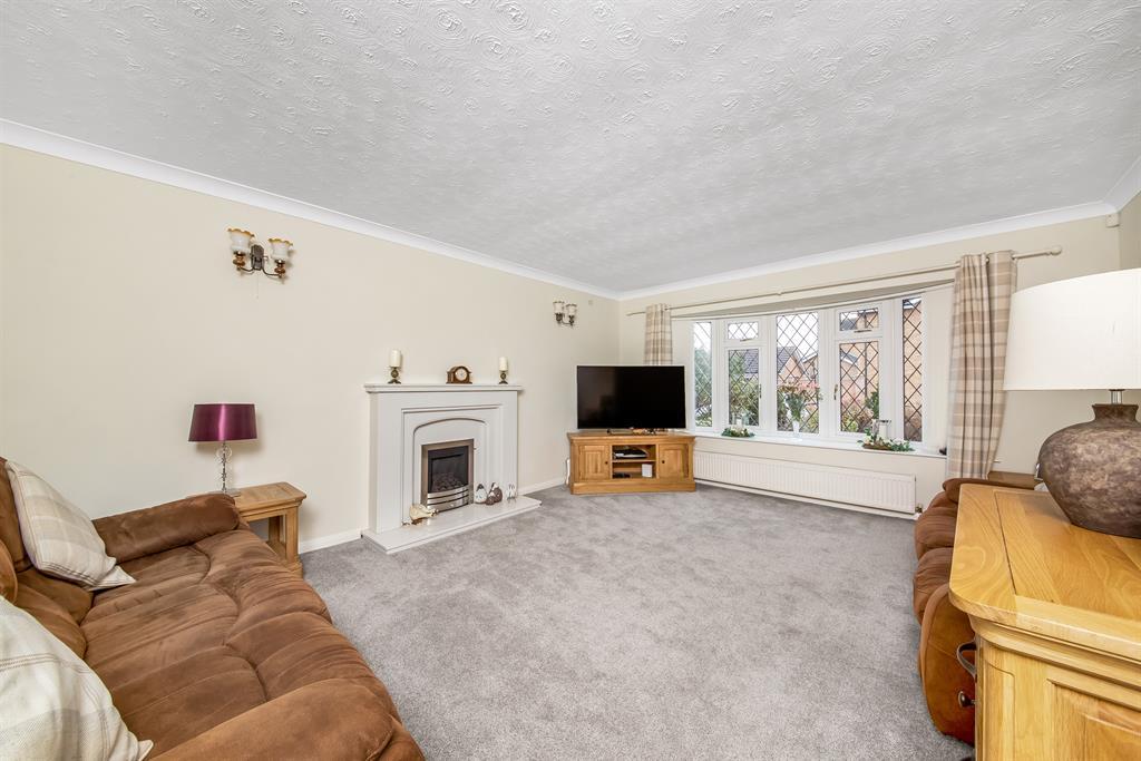 Balfour Way, Strensall, York, YO32 5AH 3 bed detached bungalow £370,000