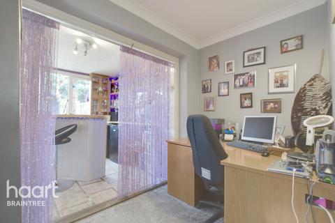 5 Elm Walk, Rayne, Braintree, CM77 6ES