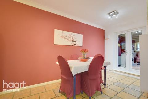 5 Elm Walk, Rayne, Braintree, CM77 6ES