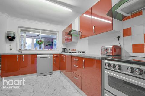 5 Elm Walk, Rayne, Braintree, CM77 6ES