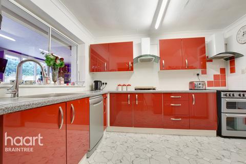 5 Elm Walk, Rayne, Braintree, CM77 6ES