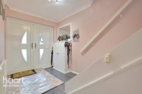 5 Elm Walk, Rayne, Braintree, CM77 6ES