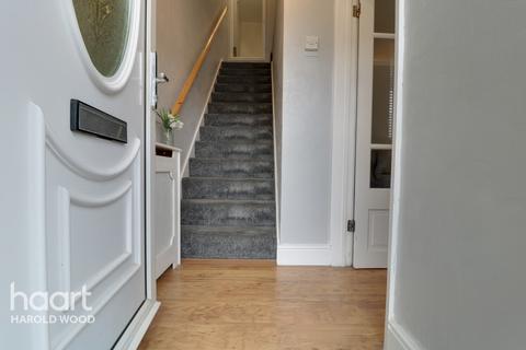 7 Daventry Road, Romford, RM3 7QS