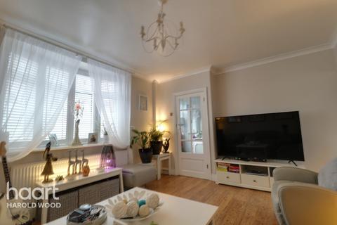 7 Daventry Road, Romford, RM3 7QS
