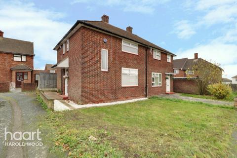 20 Longtown Close, Romford, RM3 7QP