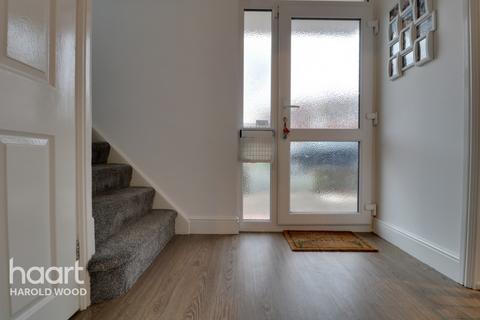 20 Longtown Close, Romford, RM3 7QP