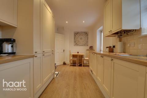 20 Longtown Close, Romford, RM3 7QP