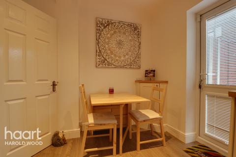 20 Longtown Close, Romford, RM3 7QP