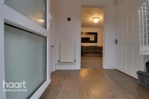 20 Longtown Close, Romford, RM3 7QP