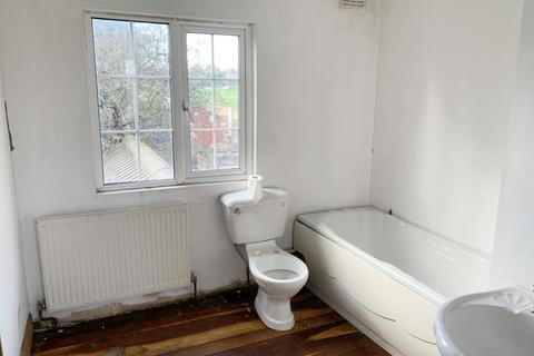 18 Ship Lane, Aveley, South Ockendon, RM15 4HB