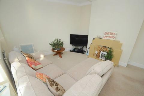 2 bedroom apartment for sale - Sandbanks Road, Lilliput, Poole, Dorset, BH14