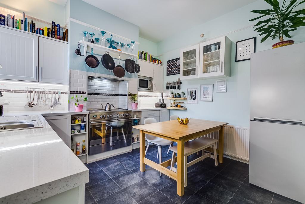 Stapleton Road, London SW17 1 bed ground floor flat £530,000