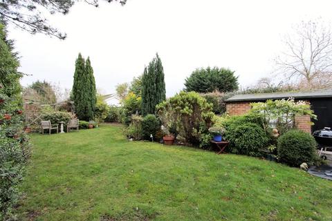 19 Picquets Way, Banstead, SM7 1AB