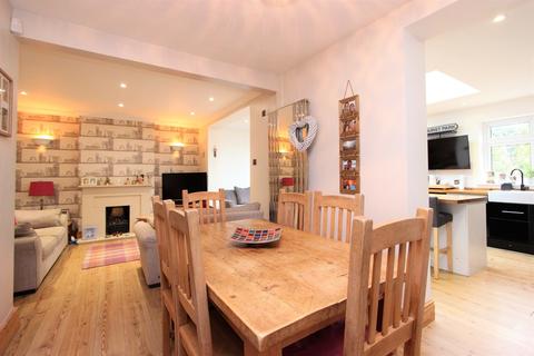 19 Picquets Way, Banstead, SM7 1AB