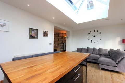 19 Picquets Way, Banstead, SM7 1AB