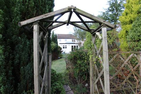 19 Picquets Way, Banstead, SM7 1AB