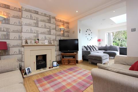 19 Picquets Way, Banstead, SM7 1AB