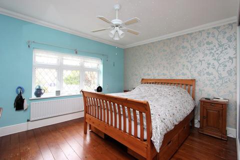 19 Picquets Way, Banstead, SM7 1AB
