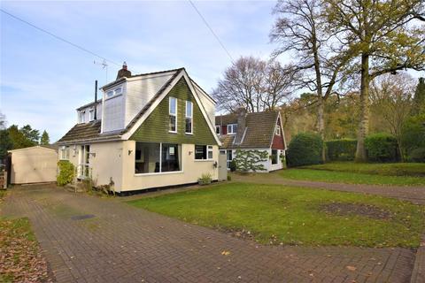 4 Pine Close, Ash Vale, Aldershot, GU12 5LD