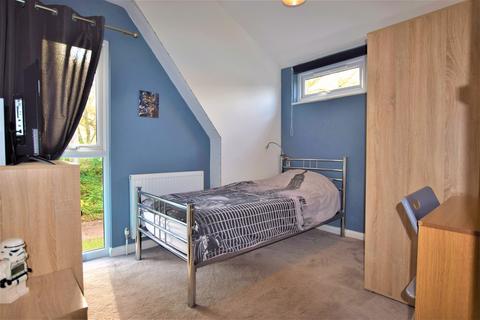 4 Pine Close, Ash Vale, Aldershot, GU12 5LD