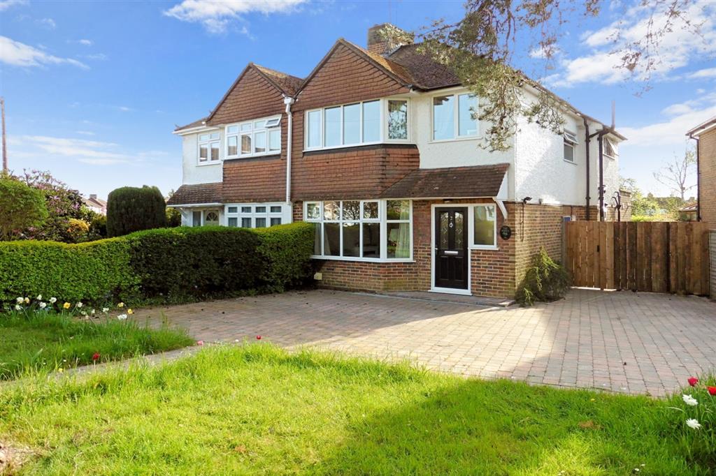 Hitchings Way, Reigate, Surrey 3 bed semidetached house £495,000