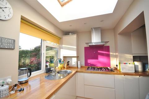 2 Hitchings Way, Reigate, RH2 8EW