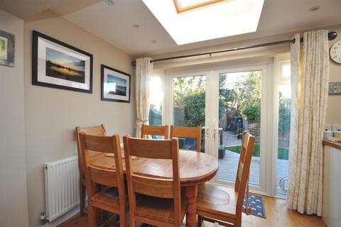 2 Hitchings Way, Reigate, RH2 8EW